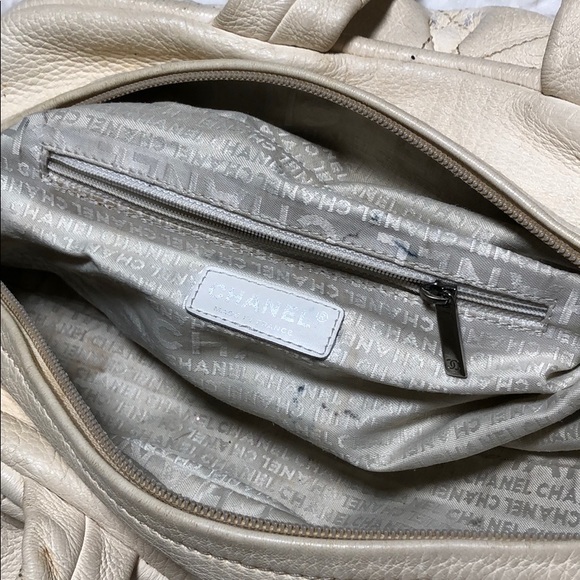Authentic Chanel bag - Picture 4 of 8